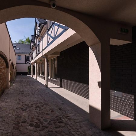 Hotel Gosciniec Kasztel U Gostla Murowana Goślina Esterno foto