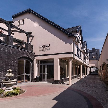 Hotel Gosciniec Kasztel U Gostla Murowana Goślina Esterno foto
