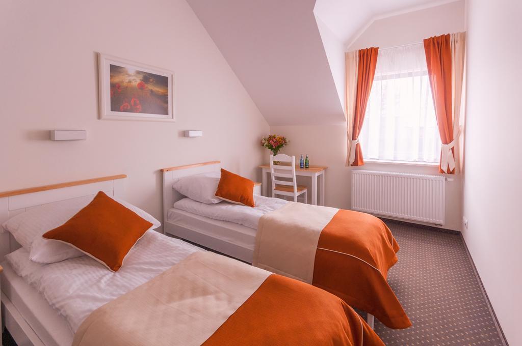 Hotel Gosciniec Kasztel U Gostla Murowana Goślina Camera foto