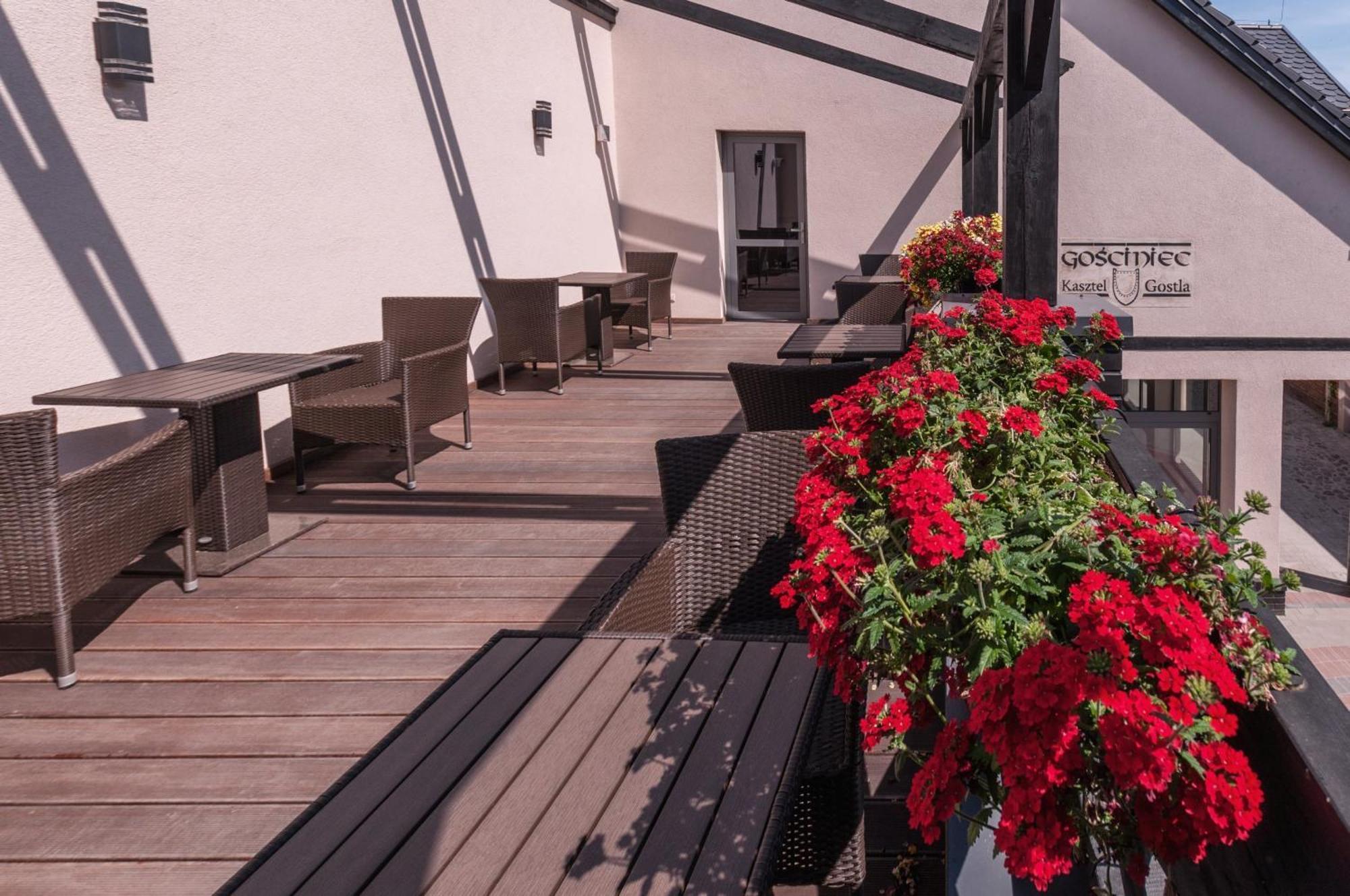 Hotel Gosciniec Kasztel U Gostla Murowana Goślina Esterno foto