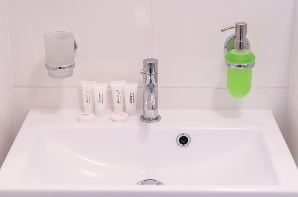 Hotel Gosciniec Kasztel U Gostla Murowana Goślina Camera foto