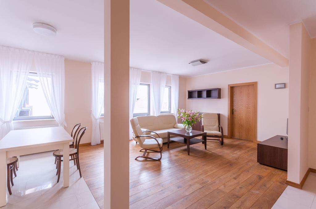 Hotel Gosciniec Kasztel U Gostla Murowana Goślina Camera foto